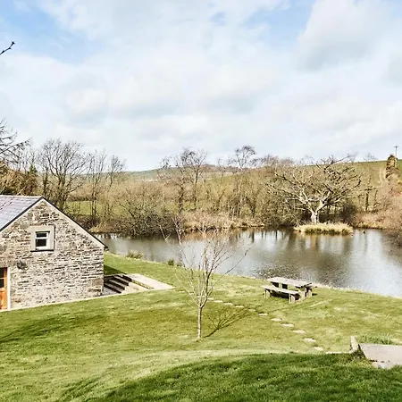 Penuwch Boathouse- Lakeside Rural Cottage Ideal For Families With Indoor Heated Pool Кармартен Экстерьер фото