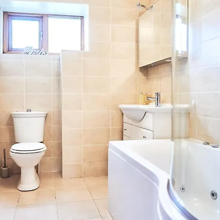 Penuwch Boathouse- Lakeside Rural Cottage Ideal For Families With Indoor Heated Pool Кармартен Экстерьер фото